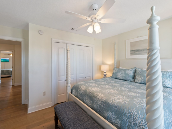 Luxurious 8 Bedroom Coastal Retreat in Destin - Perfect for Groups